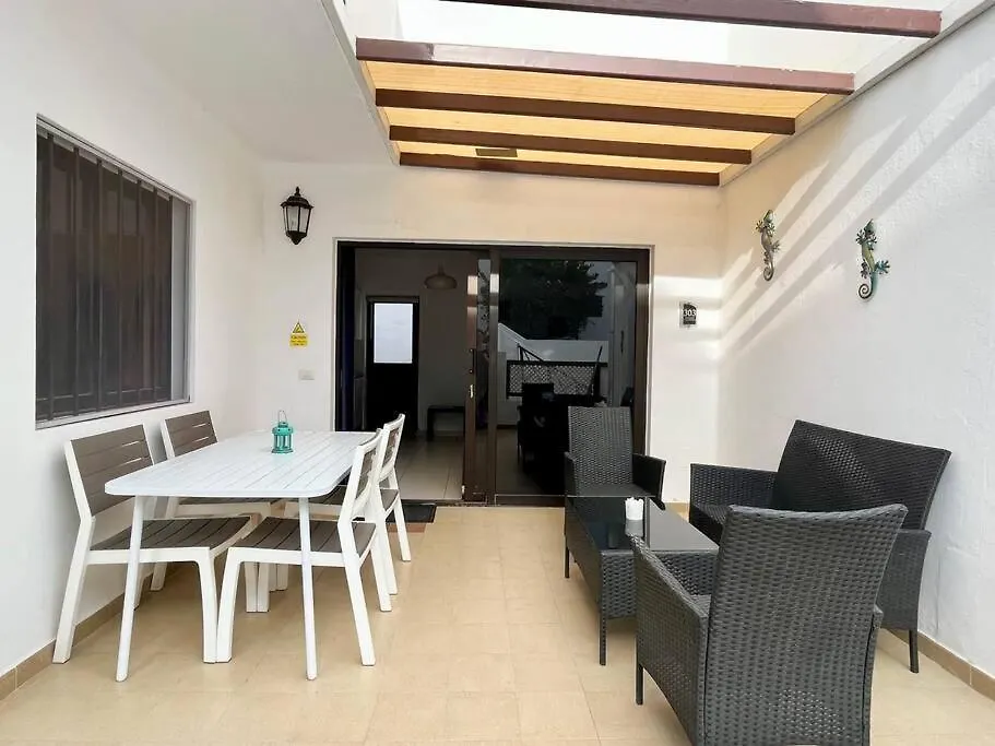 Pelicano Club 303 - 2 Bedroom Apartment In Puerto Del Carmen, Lanzarote Puerto del Carmen